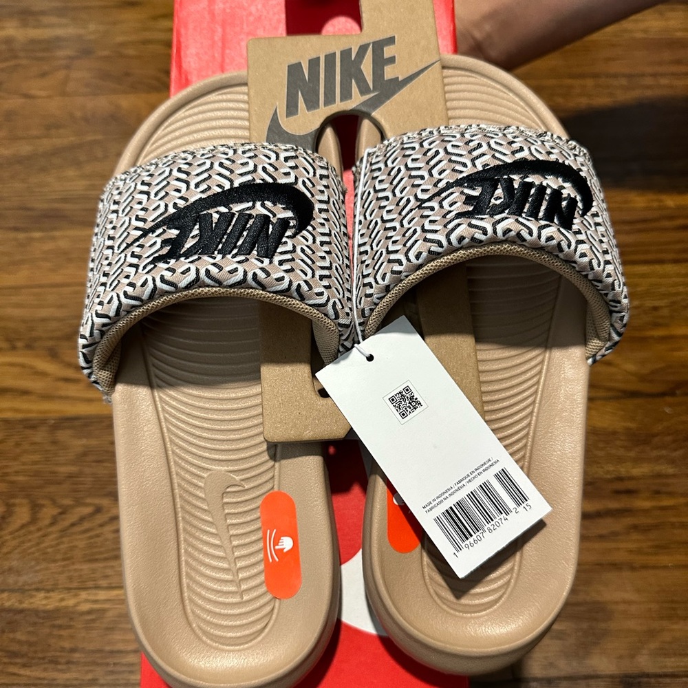 Nike Victori One Slide -Hemp/Summit white/ Black